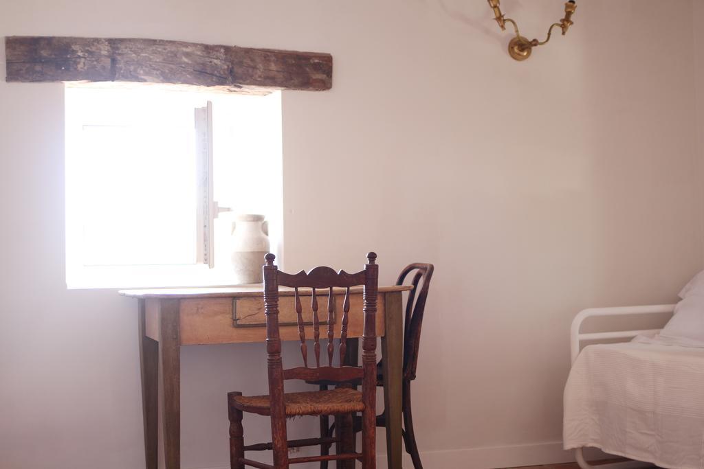 La Grulla Dorada Guest House Perales del Puerto Luaran gambar